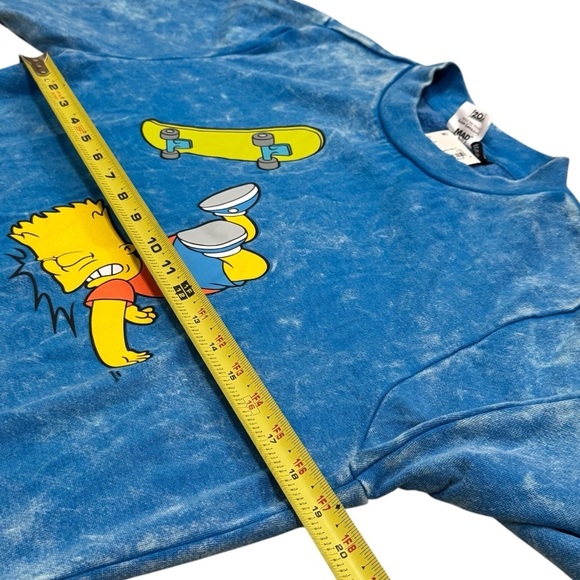 NEW The Simpson’s Cloudy Blue Long Sleeve Bart Skateboarding Comfy Sweater L - Picture 8 of 9